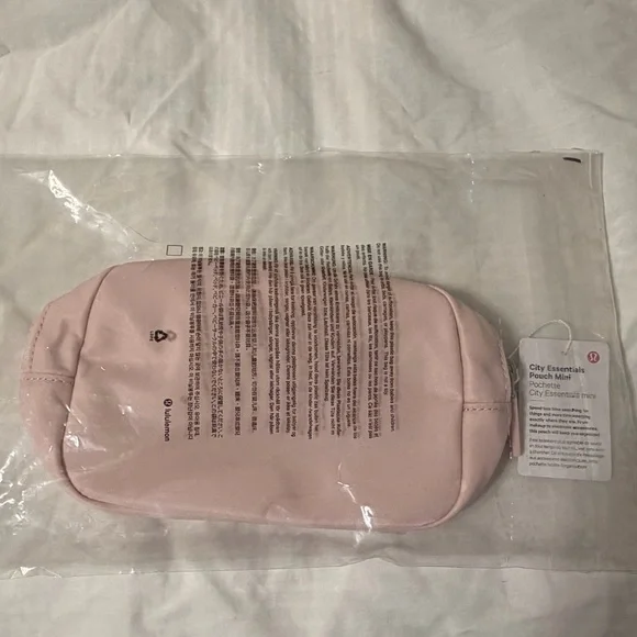 NWT lululemon City Essentials mini pouch 2L, Flush Pink - Picture 5 of 7